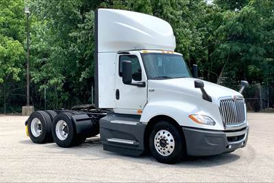 International LT625 Day Cab Truck - Cummins 400HP, 12 Speed
