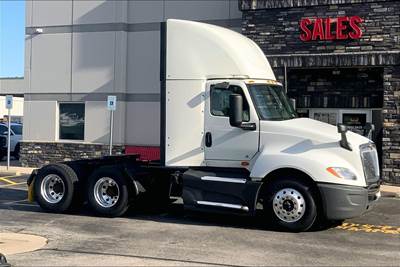 International LT625 Day Cab Truck - Cummins 400HP, 12 Speed
