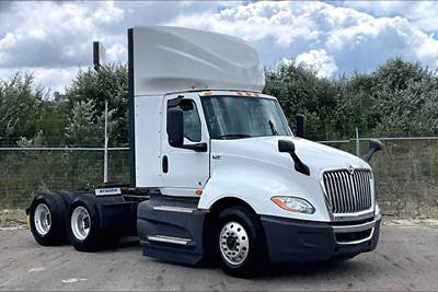 International LT625 Day Cab Truck - Cummins 400HP, 12 Speed