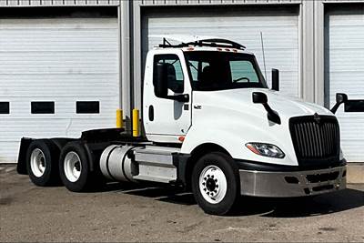 International LT625 Day Cab Truck - Cummins 450HP, 12 Speed