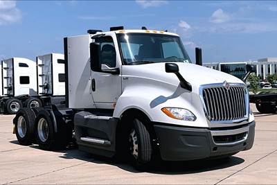 International LT625 Day Cab Truck - Cummins 400HP, 12 Speed