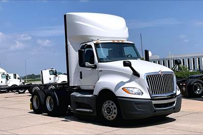 International LT625 Day Cab Truck - Cummins 400HP, 12 Speed