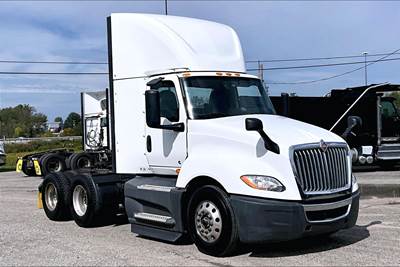 International LT625 Day Cab Truck - Cummins 400HP, 12 Speed