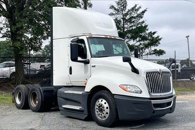 International LT625 Day Cab Truck - Cummins 400HP, 12 Speed