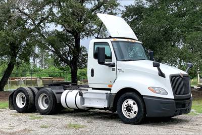 International LT625 Day Cab Truck - Cummins 450HP, 12 Speed