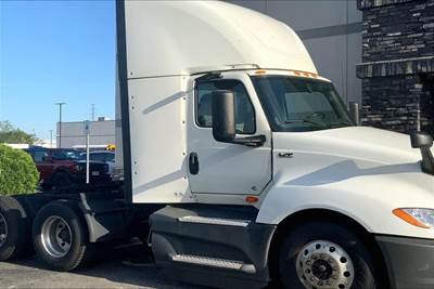 International LT625 Day Cab Truck - Cummins 400HP, 12 Speed