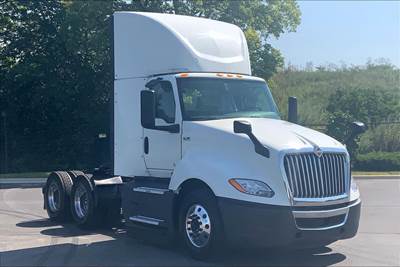 International LT625 Day Cab Truck - Cummins 400HP, 12 Speed