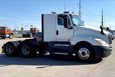International LT625 Day Cab Truck - Cummins 400HP, 12 Speed