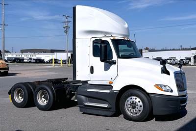 International LT625 Day Cab Truck - Cummins 400HP, 12 Speed