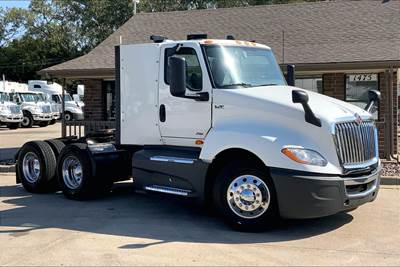 International LT625 Day Cab Truck - A26 400HP, 12 Speed