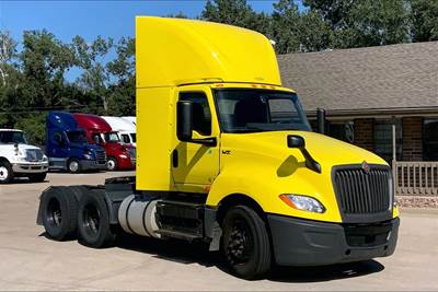 International LT625 Day Cab Truck - Cummins 400HP, 12 Speed