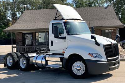 International LT625 Day Cab Truck - Cummins 450HP, 12 Speed