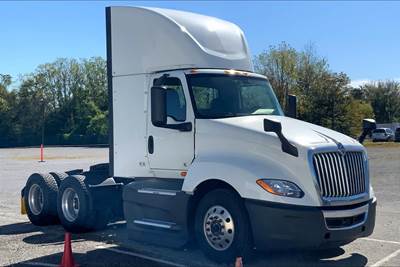 International LT625 Day Cab Truck - Cummins 400HP, 12 Speed