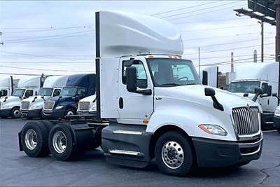 International LT625 Day Cab Truck - Cummins 400HP, 12 Speed