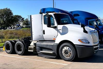 International LT625 Day Cab Truck - Cummins 400HP, 12 Speed