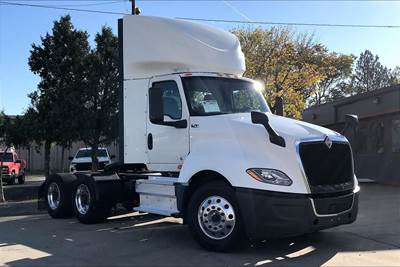 International LT625 Day Cab Truck - Cummins 450HP, 12 Speed