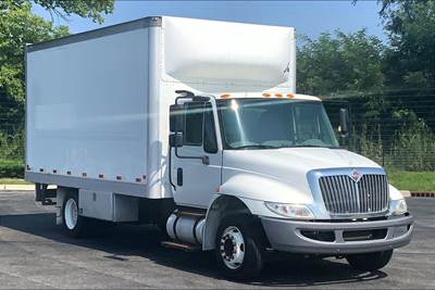 International 4300 SBA Truck - Cummins, 240HP, 6 Speed