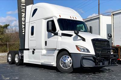 Freightliner Cascadia Sleeper Semi Truck - Does Not Apply, 450HP, 12 Speed