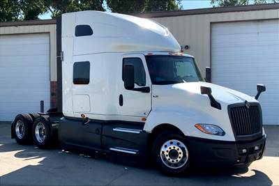 International LT625 Sleeper Semi Truck - 73" Raised Roof Sleeper, Cummins 400HP, 12 Speed