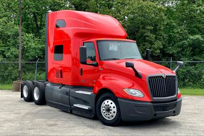 International LT625 Sleeper Semi Truck - 73" Raised Roof Sleeper, A26 450HP, 12 Speed