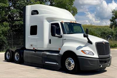 International LT625 Sleeper Semi Truck - 73" Raised Roof Sleeper, Cummins 450HP, 12 Speed