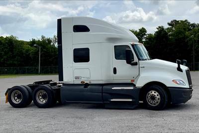 International LT625 Sleeper Semi Truck - 73" Raised Roof Sleeper, Cummins 450HP, 12 Speed