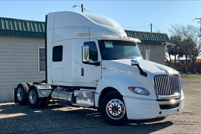 International LT625 Sleeper Semi Truck - 73" Hi Rise Sleeper, A26 450HP, 12 Speed