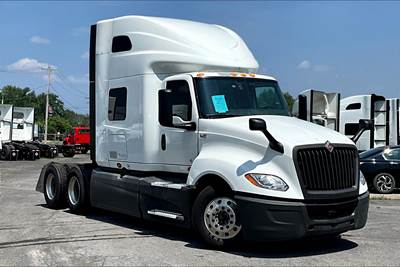 International LT625 Sleeper Semi Truck - 73" Raised Roof Sleeper, Cummins 450HP, 12 Speed