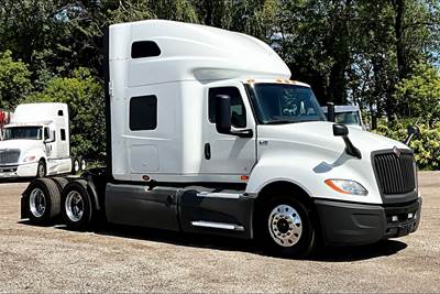 International LT625 Sleeper Semi Truck - 73" Raised Roof Sleeper, Cummins 400HP, 12 Speed