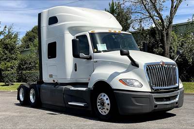 International LT625 Sleeper Semi Truck - 73" Raised Roof Sleeper, Cummins 450HP, 12 Speed