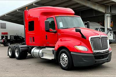 International LT625 Sleeper Semi Truck - 73" Hi Rise Sleeper, Cummins 400HP, 12 Speed