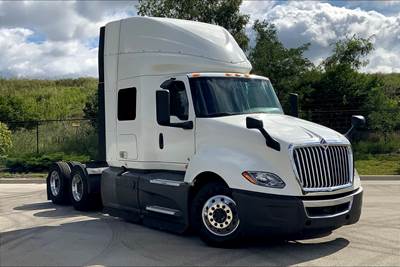 International LT625 Sleeper Semi Truck - 56" Hi Rise Sleeper, Cummins 400HP, 12 Speed