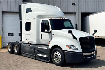 International LT625 Sleeper Semi Truck - 73" Raised Roof Sleeper, Cummins 450HP, 12 Speed