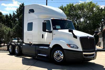 International LT625 Sleeper Semi Truck - 73" Raised Roof Sleeper, Cummins 450HP, 12 Speed