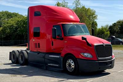 International LT625 Sleeper Semi Truck - 73" Raised Roof Sleeper, A26 450HP, 12 Speed