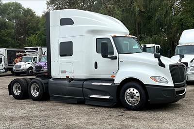 International LT625 Sleeper Semi Truck - 73" Raised Roof Sleeper, Cummins 450HP, 12 Speed