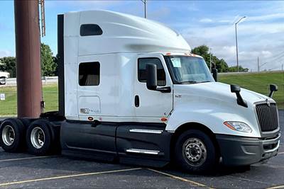 International LT625 Sleeper Semi Truck - 73" Raised Roof Sleeper, Cummins 450HP, 12 Speed