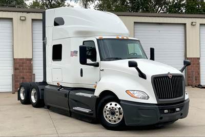 International LT625 Sleeper Semi Truck - 73" Raised Roof Sleeper, Cummins 400HP, 12 Speed