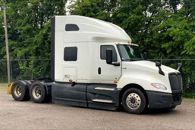 International LT625 Sleeper Semi Truck - 73" Raised Roof Sleeper, Cummins 450HP, 12 Speed