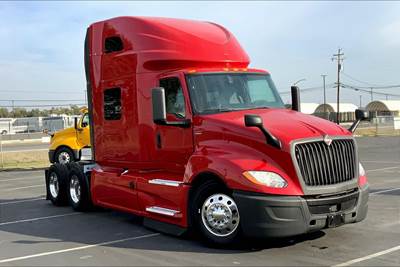 International LT625 Sleeper Semi Truck - 73" Raised Roof Sleeper, Cummins 450HP, 11 Speed