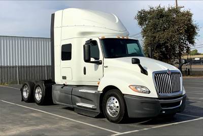 International LT625 Sleeper Semi Truck - 56" Hi Rise Sleeper, Cummins 400HP, 12 Speed