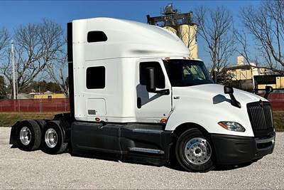 International LT625 Sleeper Semi Truck - 73" Raised Roof Sleeper, Cummins 450HP, 12 Speed