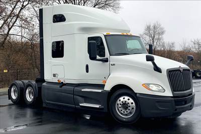 International LT625 Sleeper Semi Truck - 73" Raised Roof Sleeper, Cummins 450HP, 12 Speed