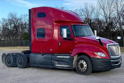 International LT625 Sleeper Semi Truck - 73" Raised Roof Sleeper, Cummins 450HP, 12 Speed