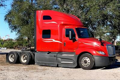 International LT625 Sleeper Semi Truck - 73" Raised Roof Sleeper, Cummins 450HP, 12 Speed
