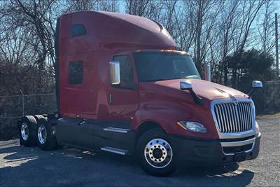 International LT625 Sleeper Semi Truck - 73" Raised Roof Sleeper, Cummins 450HP, 12 Speed