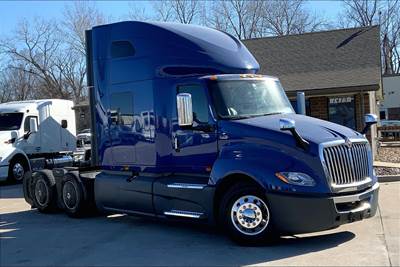 International LT625 Sleeper Semi Truck - 73" Raised Roof Sleeper, Cummins 450HP, 12 Speed