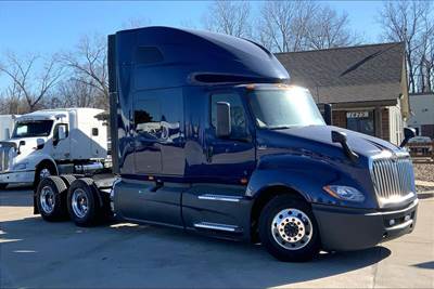 International LT625 Sleeper Semi Truck - 73" Raised Roof Sleeper, Cummins 400HP, 12 Speed