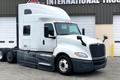 International LT625 Sleeper Semi Truck - 73" Raised Roof Sleeper, A26 450HP, 12 Speed