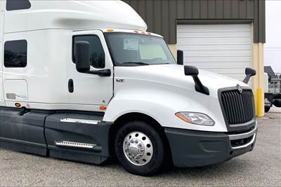 International LT625 Sleeper Semi Truck - 73" Raised Roof Sleeper, Cummins 450HP, 12 Speed